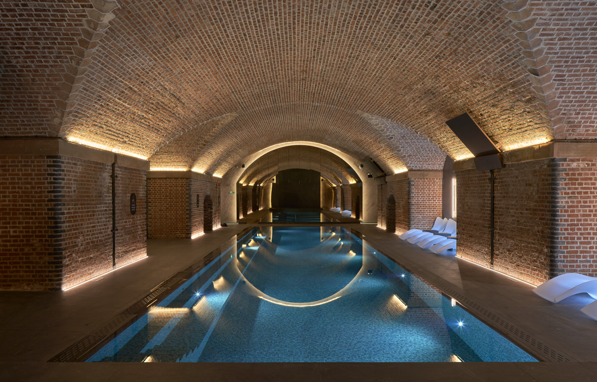 Commercial Swimming Pools